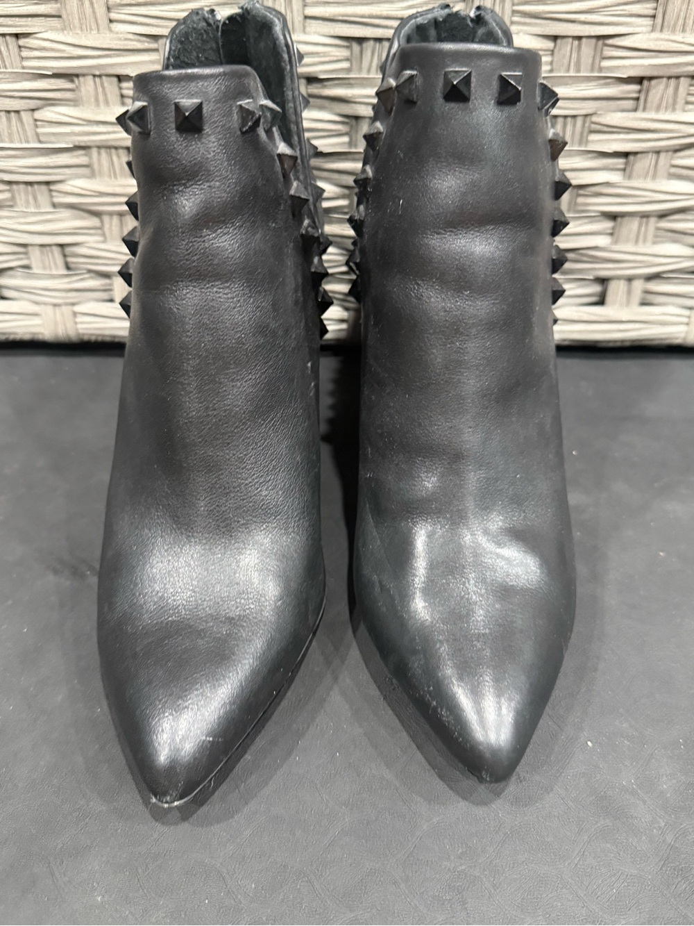 Steve Madden Black Studded Pointed Toe Ankle Boots Women's 7.5M
